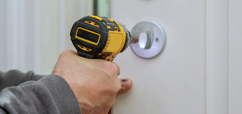 Street Locksmith For Smart Lock Repair in Hanover Park, IL